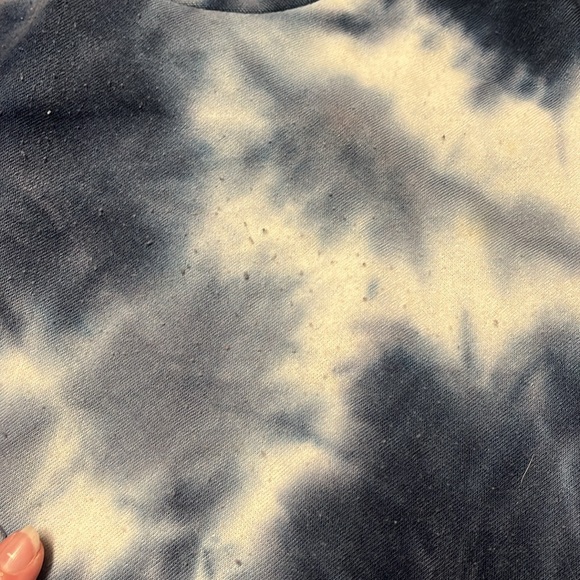 Girls M sweatshirt but runs small. Has stars constilation on the back - Picture 4 of 4